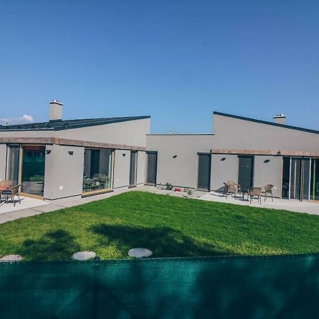 Stylish Apartments At Penati Golf Resort Sajdikove Humence Экстерьер фото